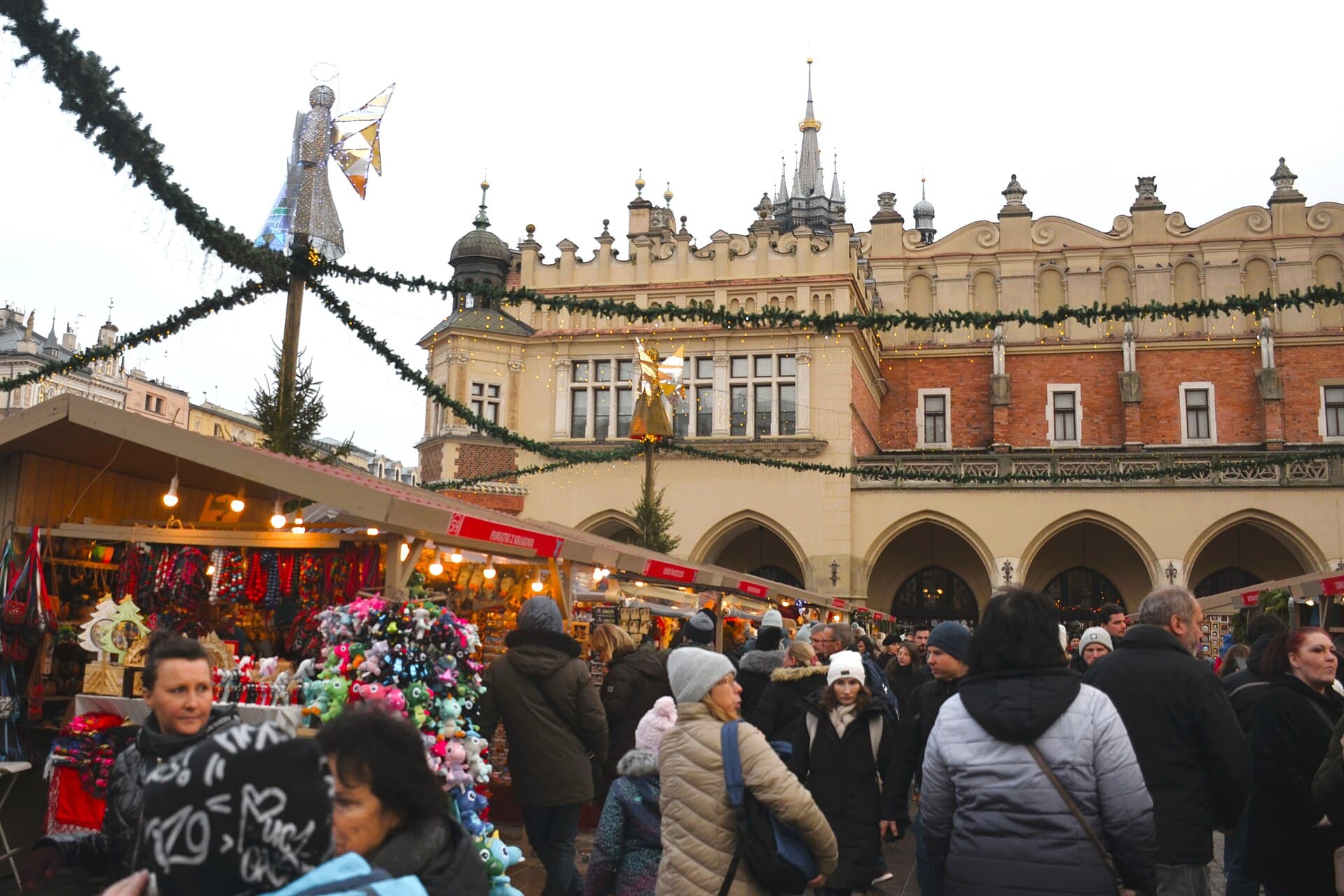 The underground walkway and Floriańska Gate route between Kraków Główny station and the Old Town