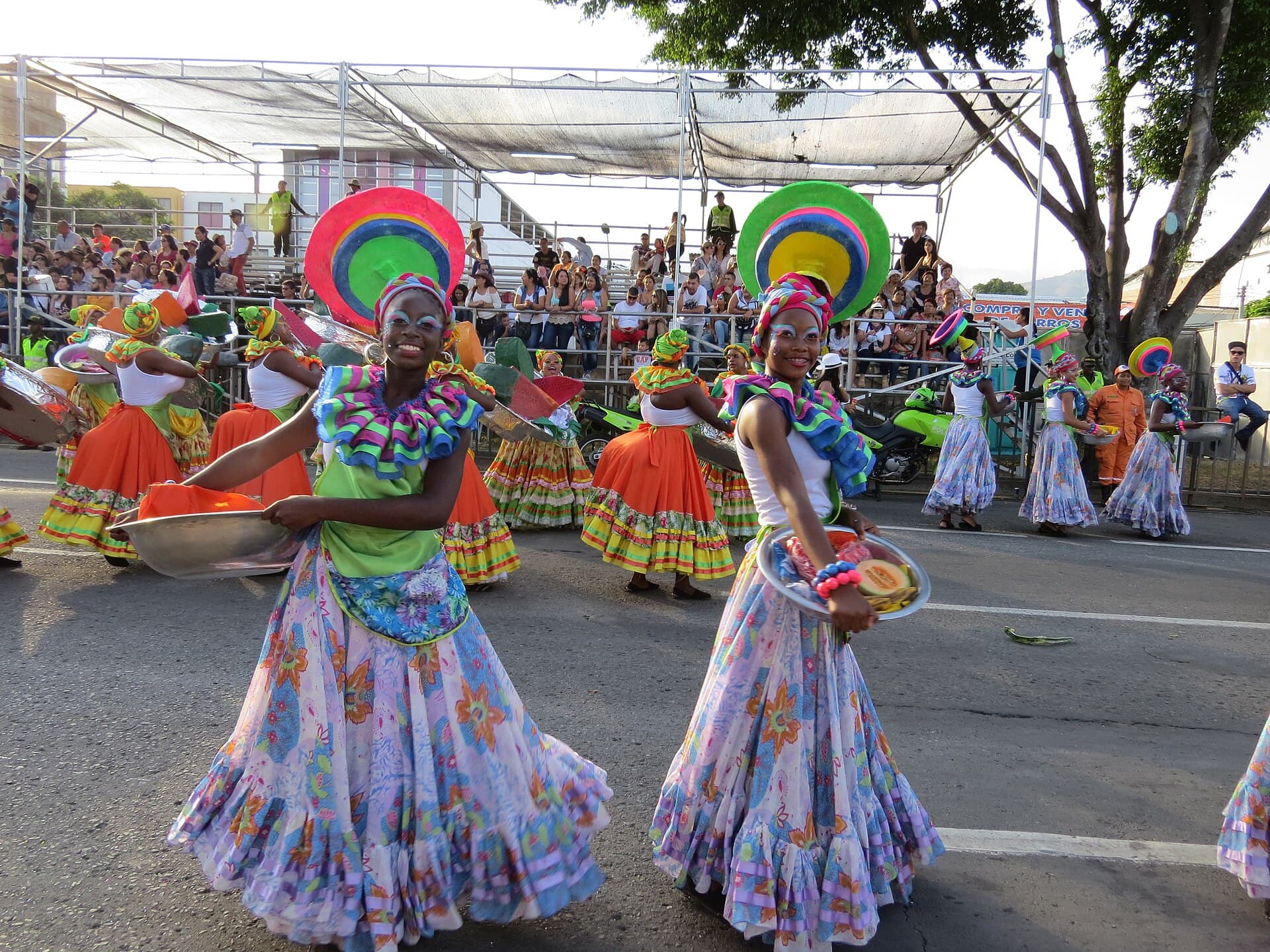 Float of a Valle del Cauca municipality in the Fiestas de mi Pueblo parade, Cali