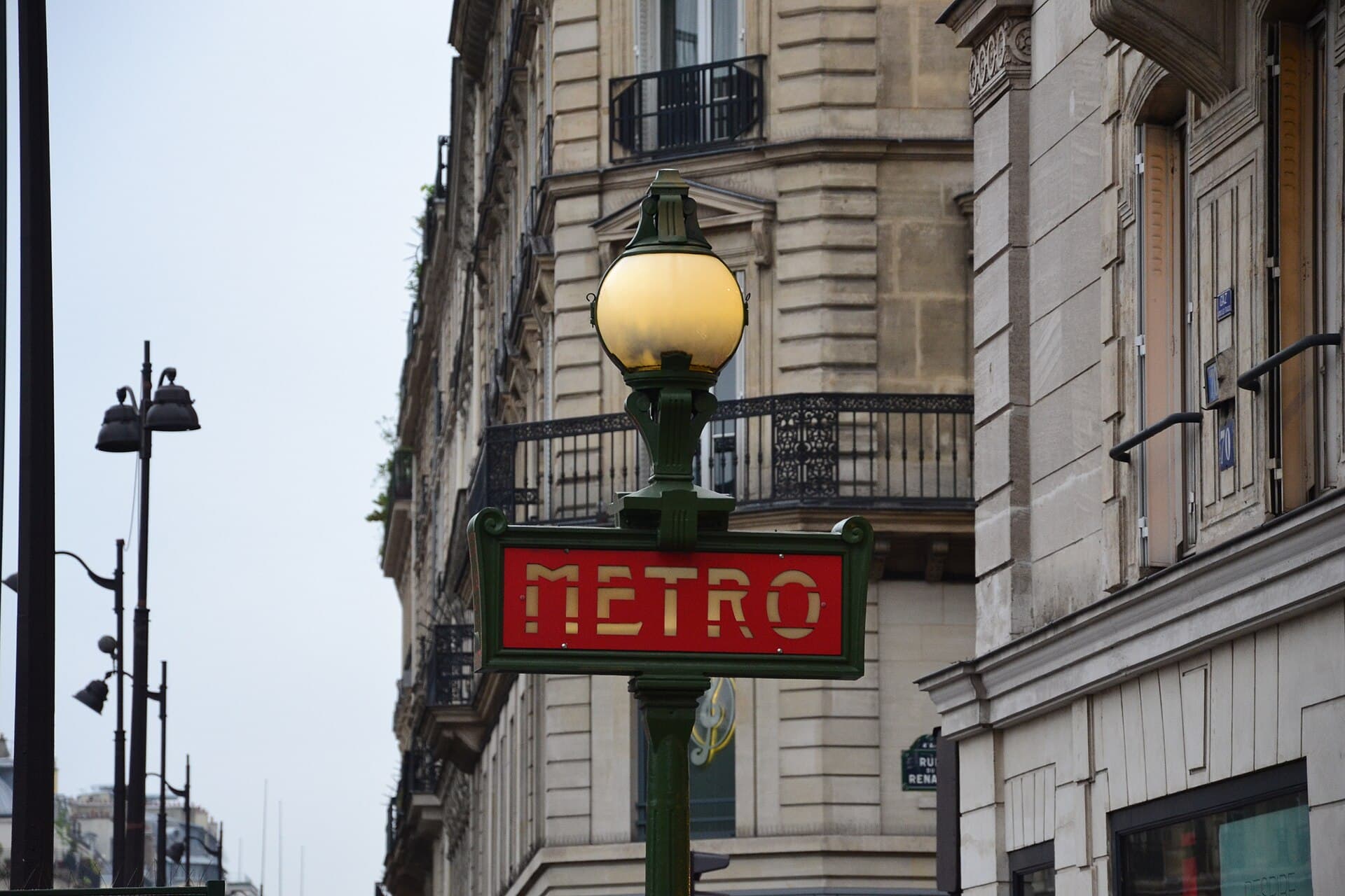 The entrance of the Hôtel de Ville–Louis Pradel metro station in Lyon