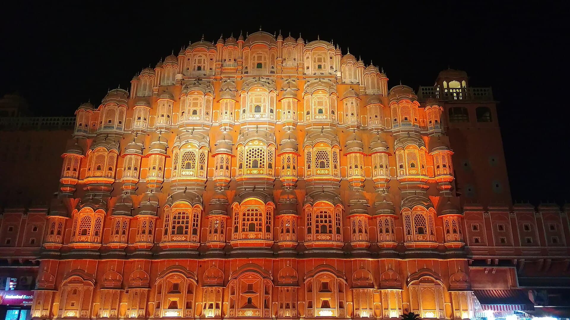 Hawa Mahal facade with its 953 windows, Jaipur