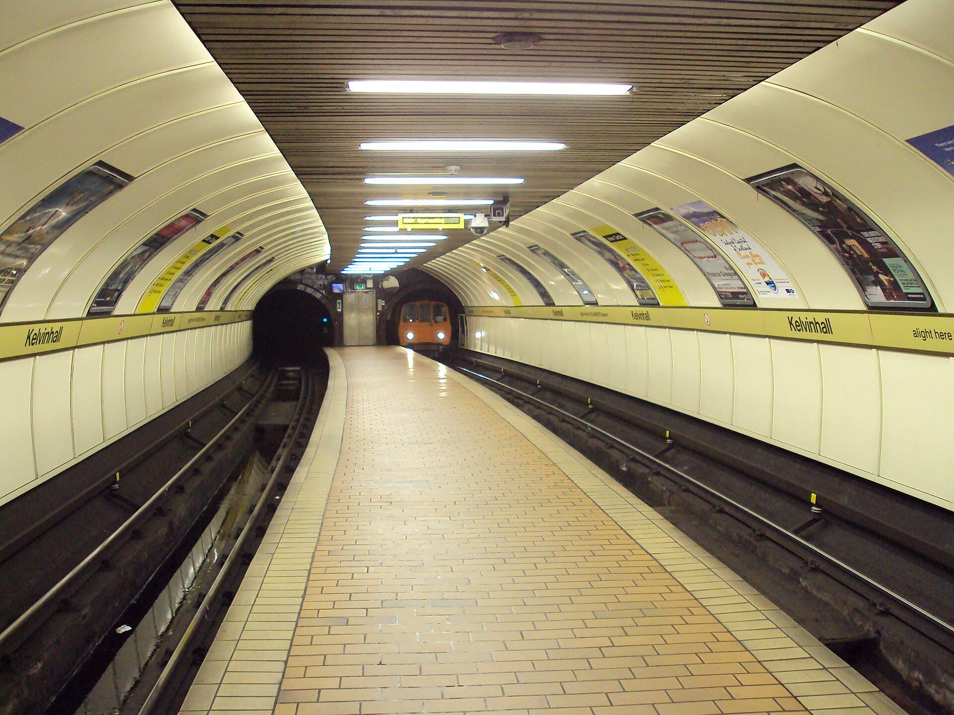 A Glasgow Subway train at a platform on the circle line