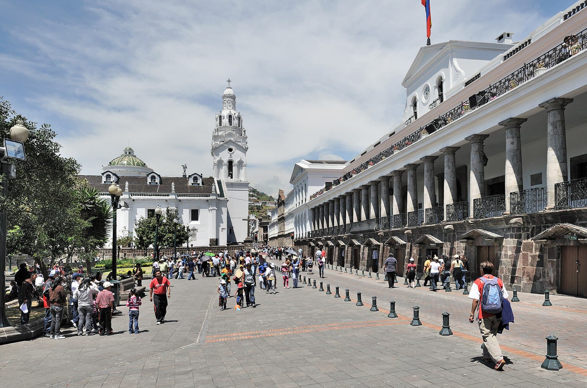 Plaza Grande (Plaza de la Independencia) with the Carondelet Palace in the Centro Histórico of Quito
