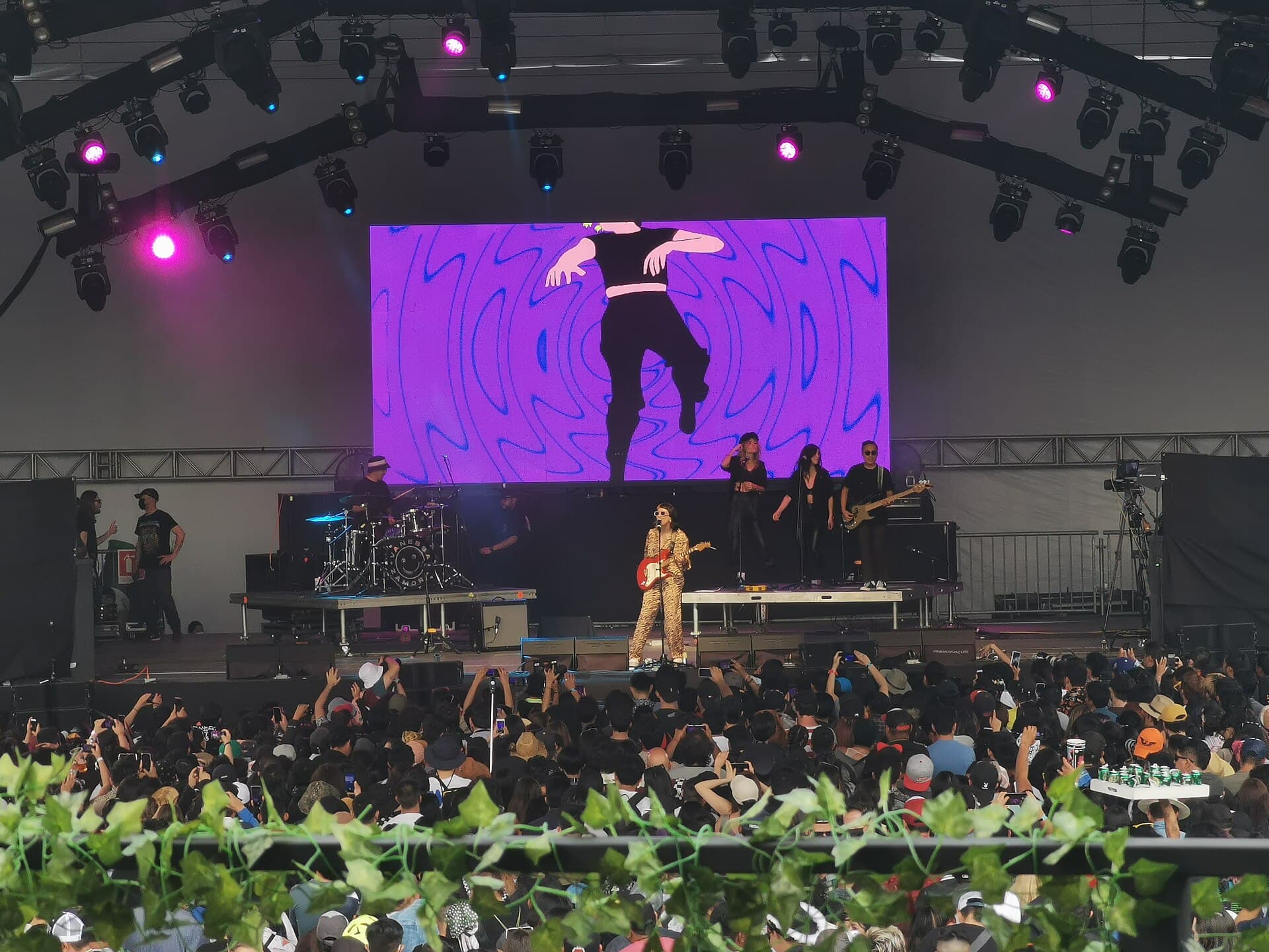 Ticket sales queue or phone screen showing a festival abono purchase for Vive Latino on the Ticketmaster app